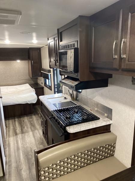 2020 Jayco Jay Flight 212QBW Rocky Mountain Travel Trailer - Image 9