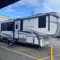 2022 Keystone Avalanche 390DS - Image 4
