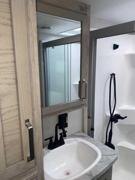 2022 Keystone Avalanche 390DS - Image 18