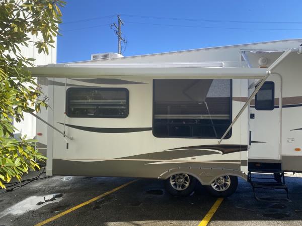 2013 Keystone Cougar 333MKS Fifth Wheel Travel Trailer - Image 9