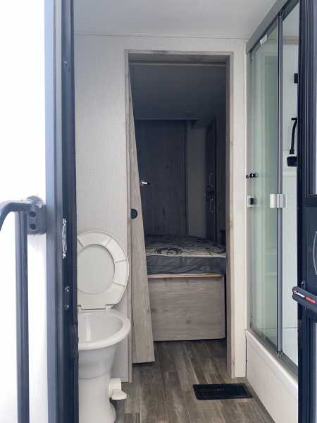 2022 Keystone Avalanche 390DS - Image 16