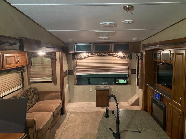 2013 Keystone Cougar 333MKS Fifth Wheel Travel Trailer - Image 11