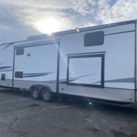 2022 Keystone Avalanche 390DS - Image 6