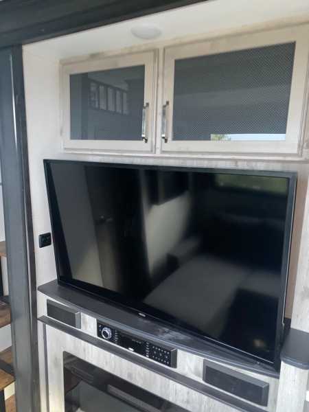 2022 Keystone Avalanche 390DS - Image 17