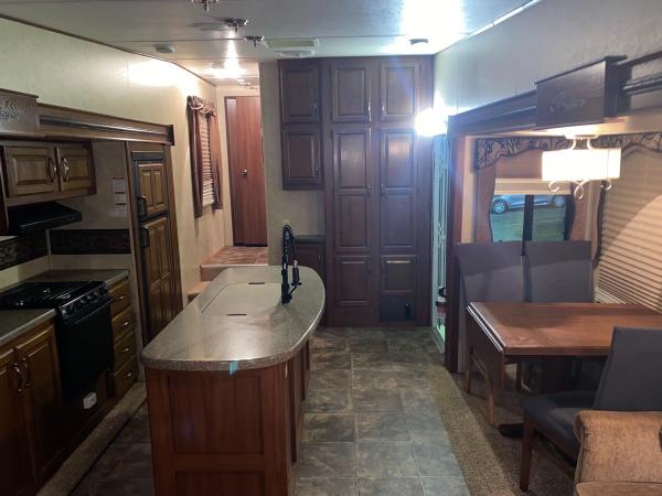 2013 Keystone Cougar 333MKS Fifth Wheel Travel Trailer - Image 12