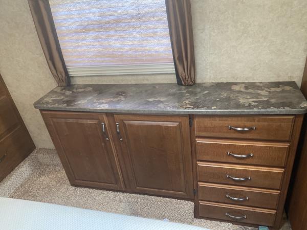 2013 Keystone Cougar 333MKS Fifth Wheel Travel Trailer - Image 26