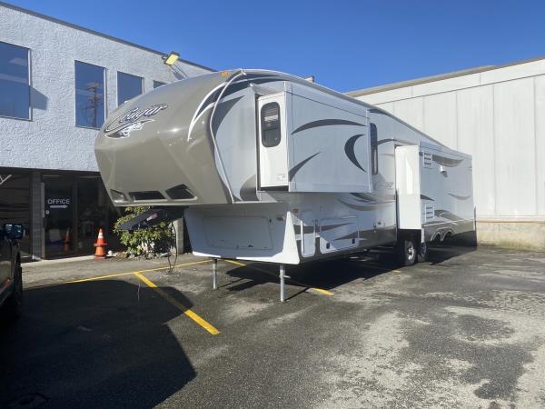 2013 Keystone Cougar 333MKS Fifth Wheel Travel Trailer - Image 3