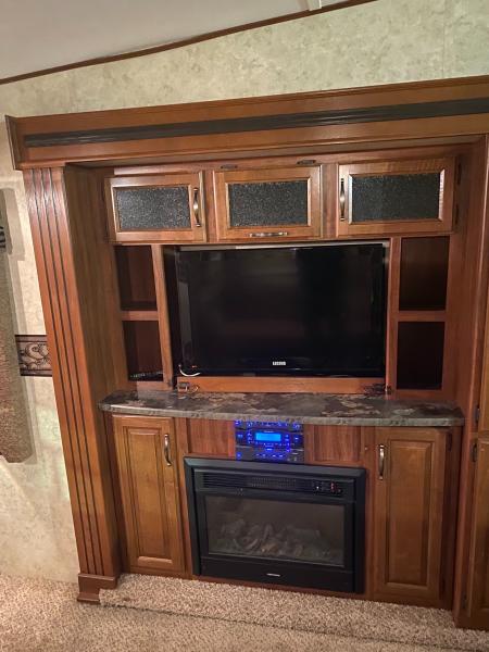 2013 Keystone Cougar 333MKS Fifth Wheel Travel Trailer - Image 17