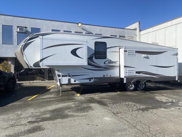 2013 Keystone Cougar 333MKS Fifth Wheel Travel Trailer - Image 5