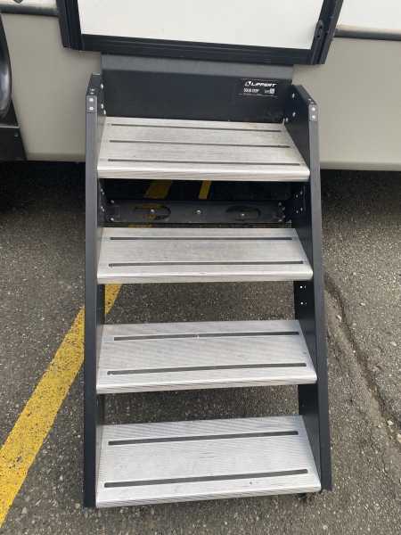 2022 Keystone Avalanche 390DS - Image 48