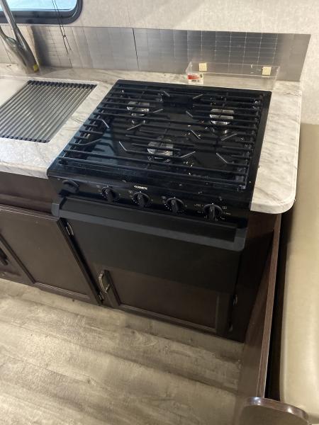 2020 Jayco Jay Flight 212QBW Rocky Mountain Travel Trailer - Image 15