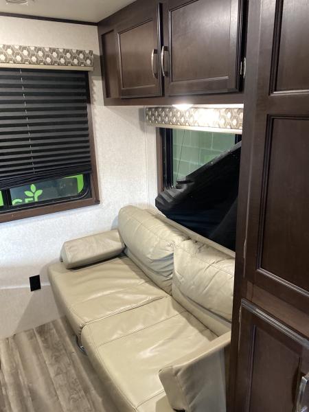 2020 Jayco Jay Flight 212QBW Rocky Mountain Travel Trailer - Image 12