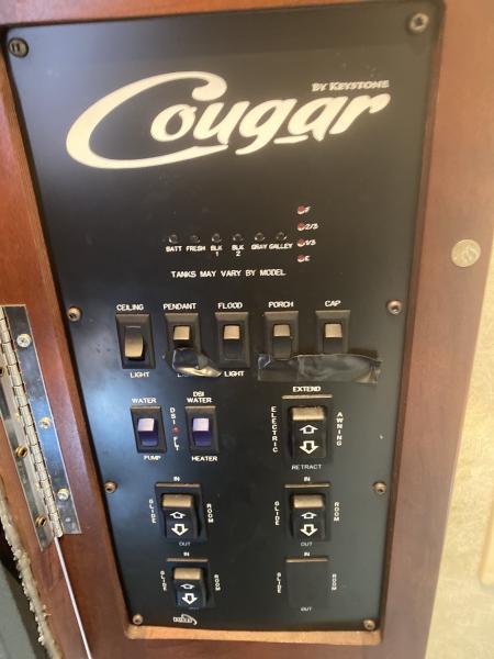 2013 Keystone Cougar 333MKS Fifth Wheel Travel Trailer - Image 29