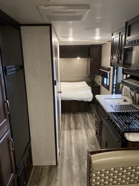 2020 Jayco Jay Flight 212QBW Rocky Mountain Travel Trailer - Image 10