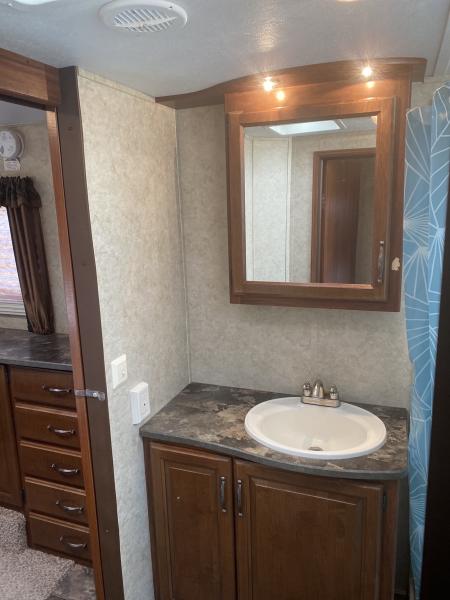 2013 Keystone Cougar 333MKS Fifth Wheel Travel Trailer - Image 27