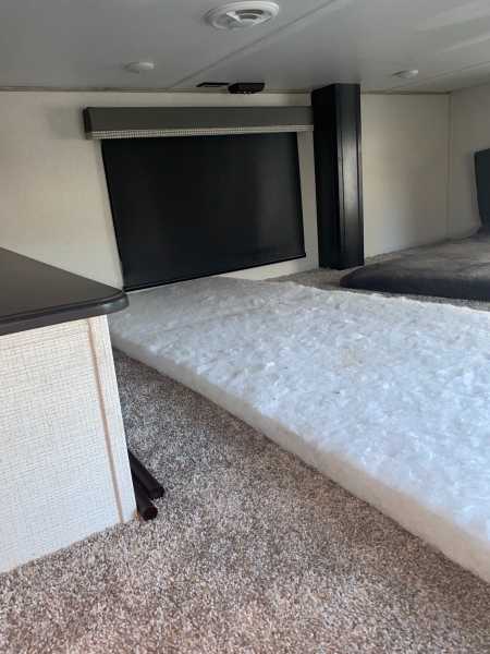 2022 Keystone Avalanche 390DS - Image 26