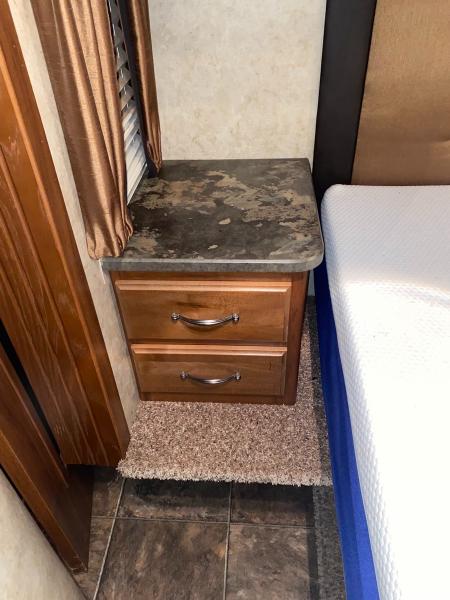 2013 Keystone Cougar 333MKS Fifth Wheel Travel Trailer - Image 24