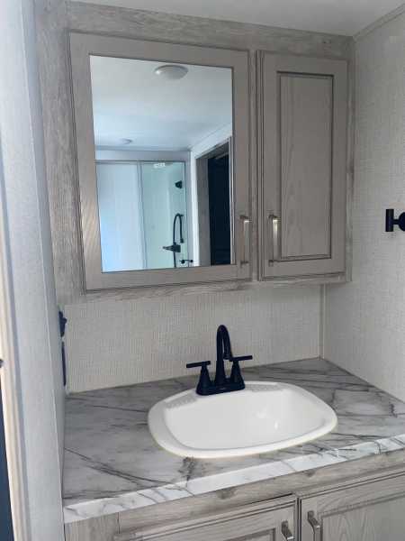 2022 Keystone Avalanche 390DS - Image 22