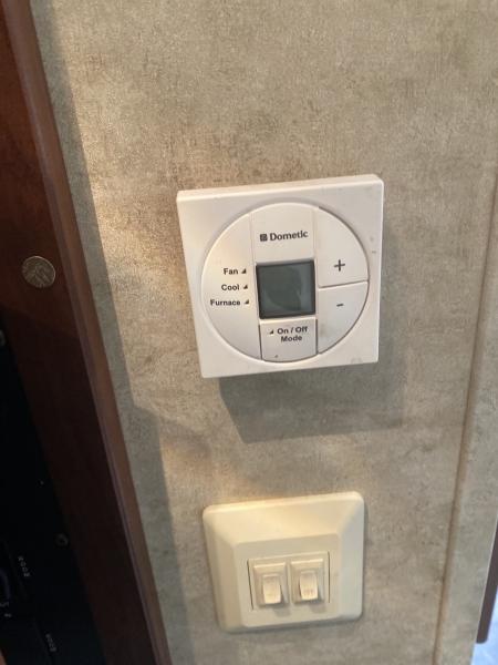 2013 Keystone Cougar 333MKS Fifth Wheel Travel Trailer - Image 30