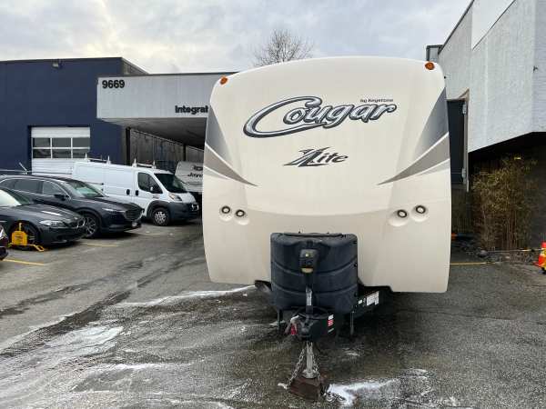 2017 Keystone Cougar 33MLS Travel Trailer - Image 6