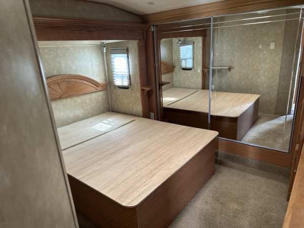 2008 Forest River Cardinal 35SB - Image 20