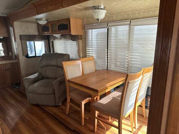 2008 Forest River Cardinal 35SB - Image 11