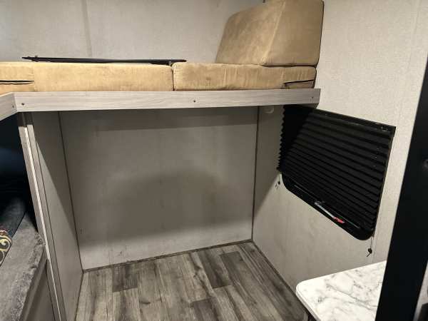 2022 Coleman Lantern 295 Travel Trailer - Image 19