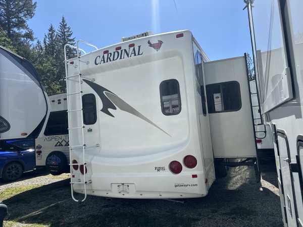 2008 Forest River Cardinal 35SB - Image 6