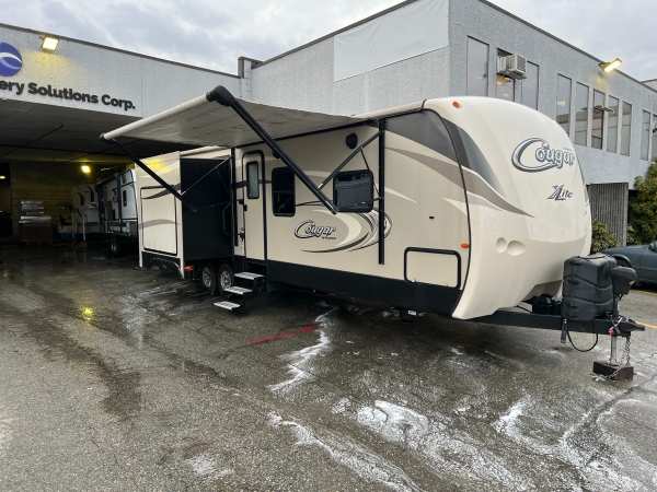2017 Keystone Cougar 33MLS Travel Trailer - Image 3