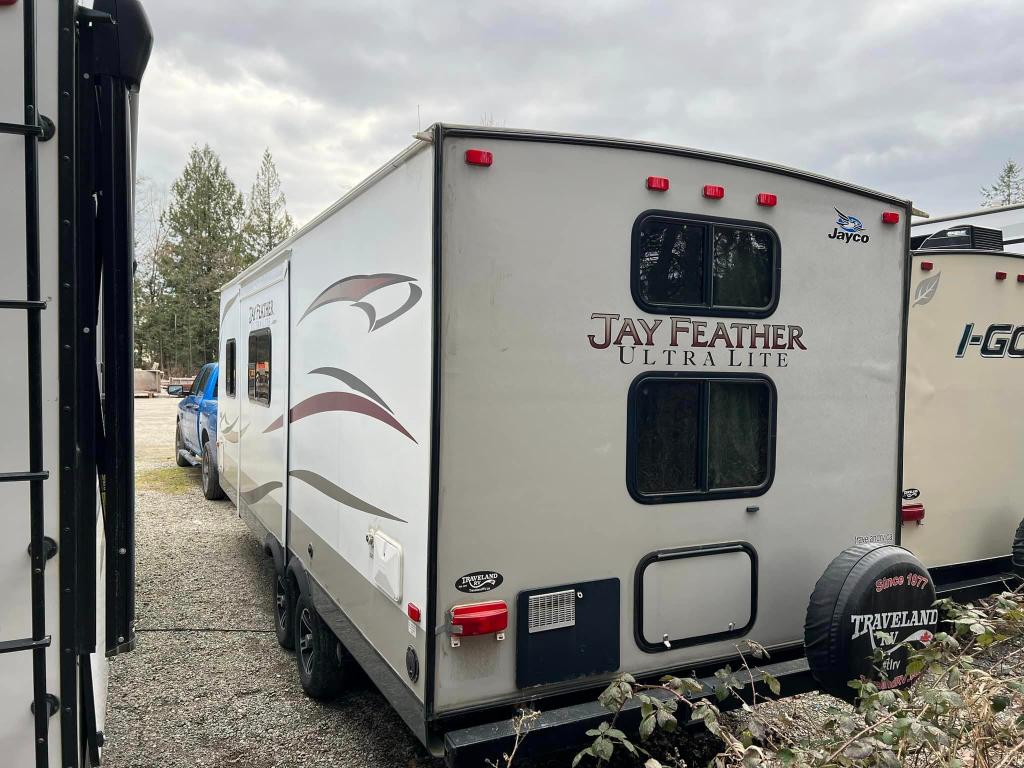 2013 Jayco Jayfeather Ultra Lite 23M Travel Trailer - Image 5