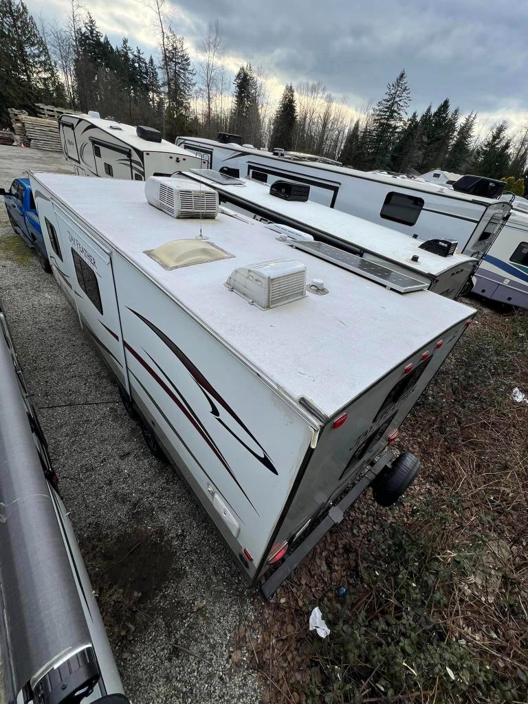 2013 Jayco Jayfeather Ultra Lite 23M Travel Trailer - Image 6