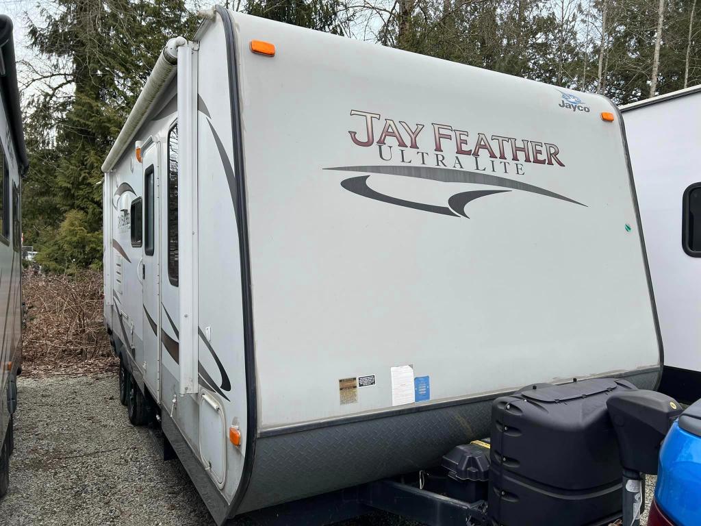 2013 Jayco Jayfeather Ultra Lite 23M Travel Trailer - Image 3