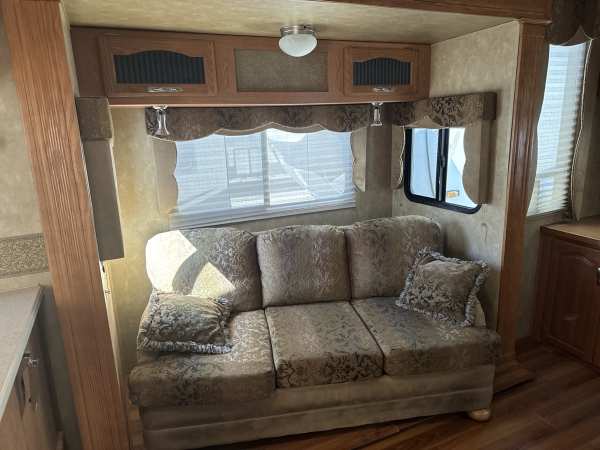 2008 Forest River Cardinal 35SB - Image 9