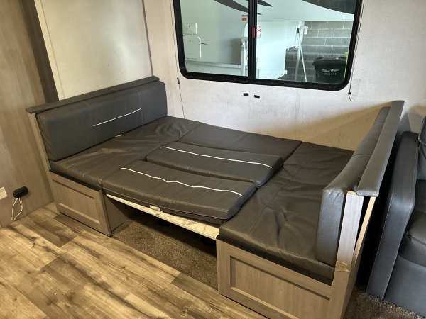 2022 Coleman Lantern 295 Travel Trailer - Image 13
