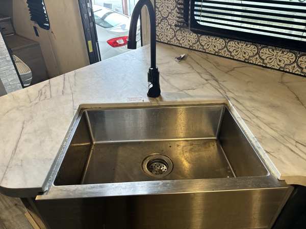 2022 Coleman Lantern 295 Travel Trailer - Image 15