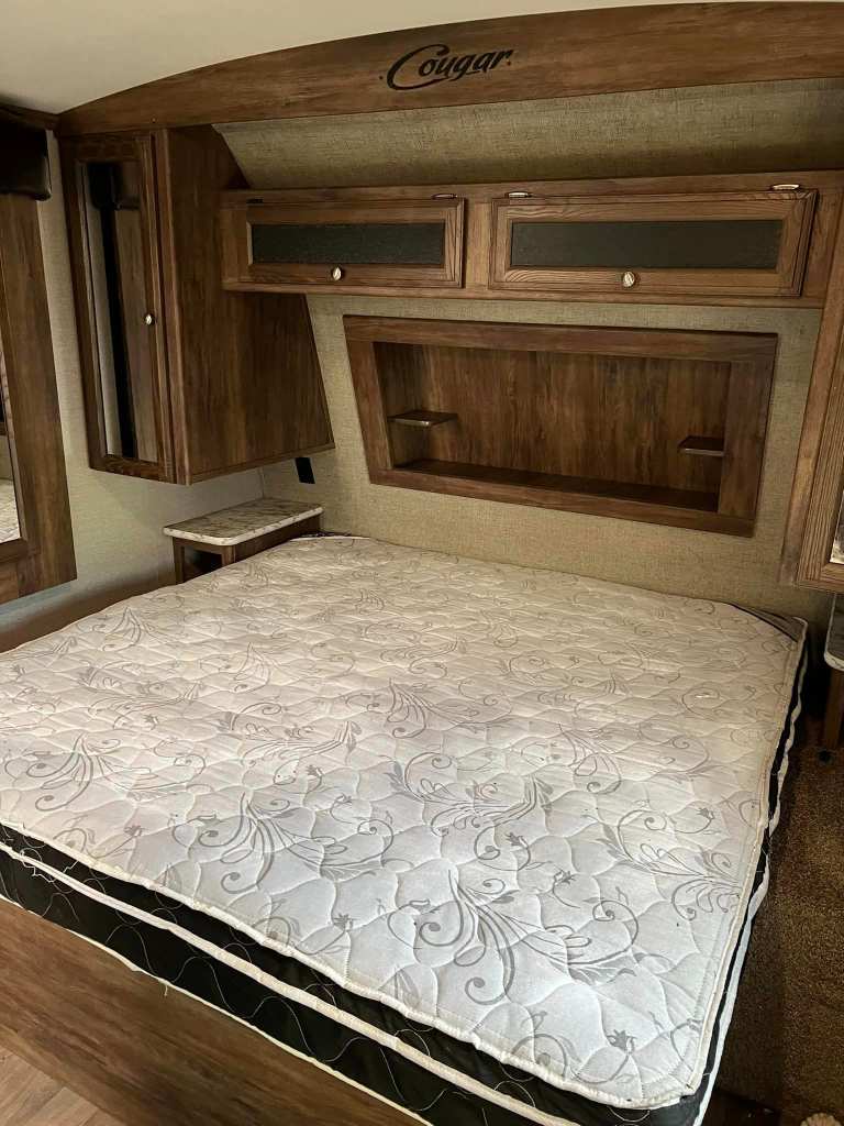 2017 Keystone Cougar 33MLS Travel Trailer - Image 18