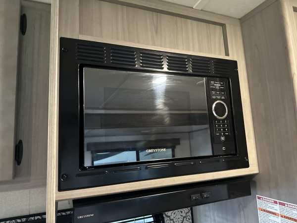 2022 Coleman Lantern 295 Travel Trailer - Image 17