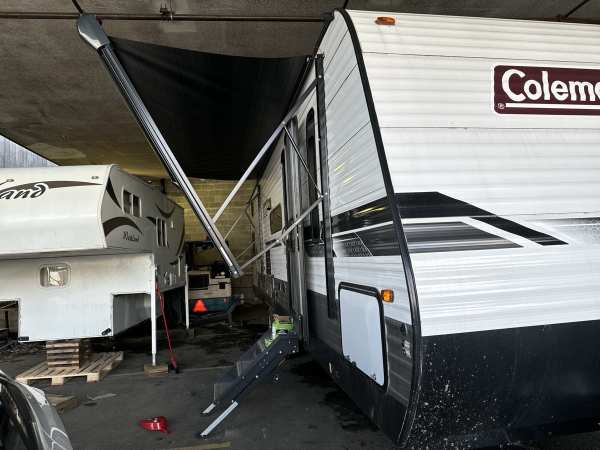 2022 Coleman Lantern 295 Travel Trailer - Image 3