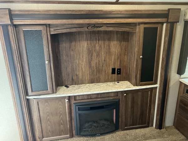 2017 Keystone Cougar 33MLS Travel Trailer - Image 15