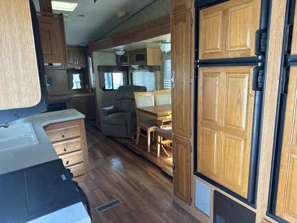 2008 Forest River Cardinal 35SB - Image 10