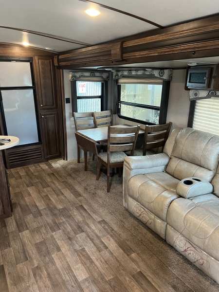 2017 Keystone Cougar 33MLS Travel Trailer - Image 10