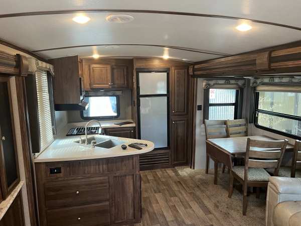 2017 Keystone Cougar 33MLS Travel Trailer - Image 11