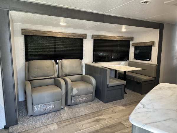 2022 Dutchmen Aspen Trail 2860RLS - Image 10