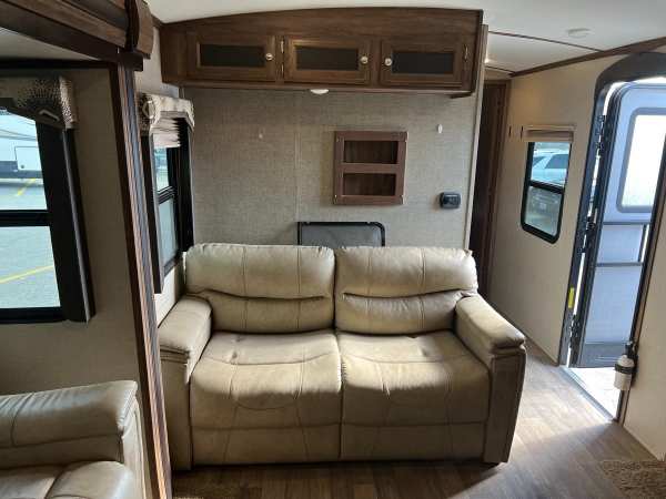 2017 Keystone Cougar 33MLS Travel Trailer - Image 14