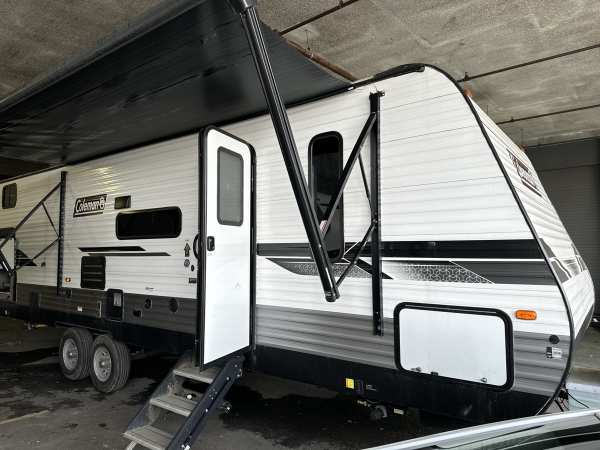 2022 Coleman Lantern 295 Travel Trailer - Image 4