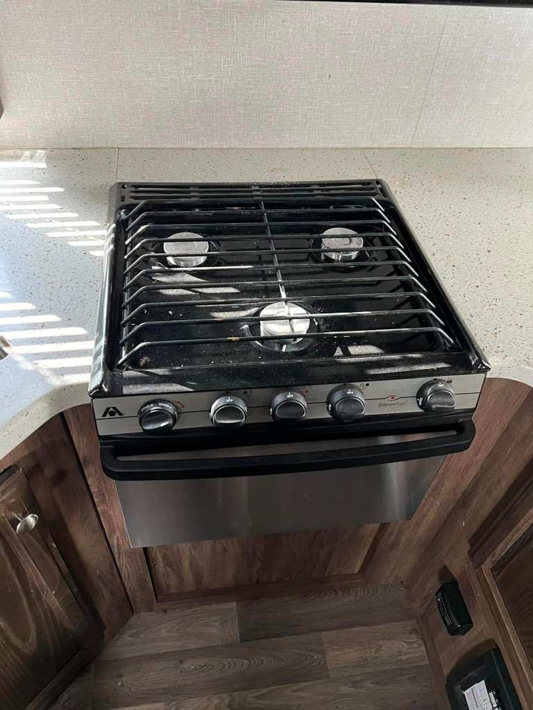 2017 Keystone Cougar 33MLS Travel Trailer - Image 17