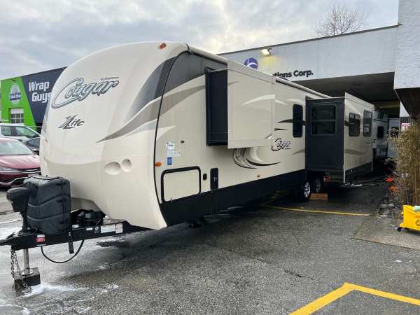 2017 Keystone Cougar 33MLS Travel Trailer - Image 5