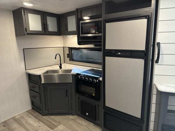 2022 Dutchmen Aspen Trail 2860RLS - Image 11