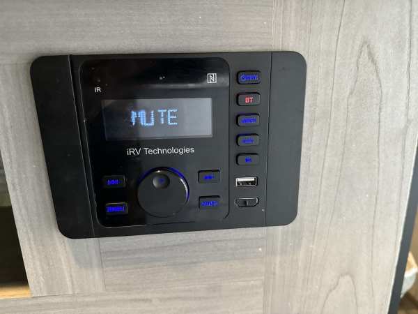 2022 Coleman Lantern 295 Travel Trailer - Image 28