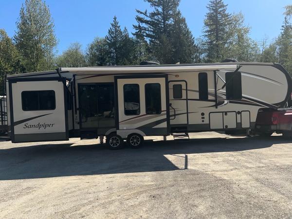 2016 Forest River Sandpiper 389RD - Image 3